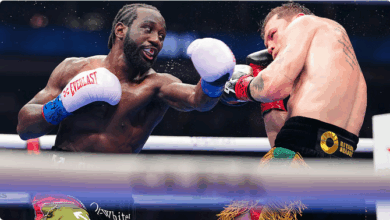 تيرينس كروفورد يهزم كانيلو ألفاريز ويُتوَّج بطلاً بلا منازع أمام 70 ألف متفرج في لاس فيغاس 2 222 76