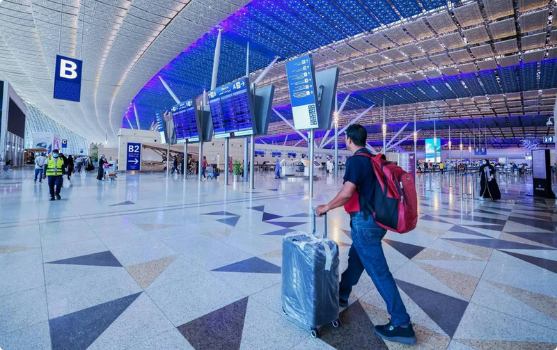 مطارات السعودية تسجّل 140.9 مليون مسافر في 2025 وتحقق نموًا قياسيًا بنسبة 9.6٪ 1 28 12