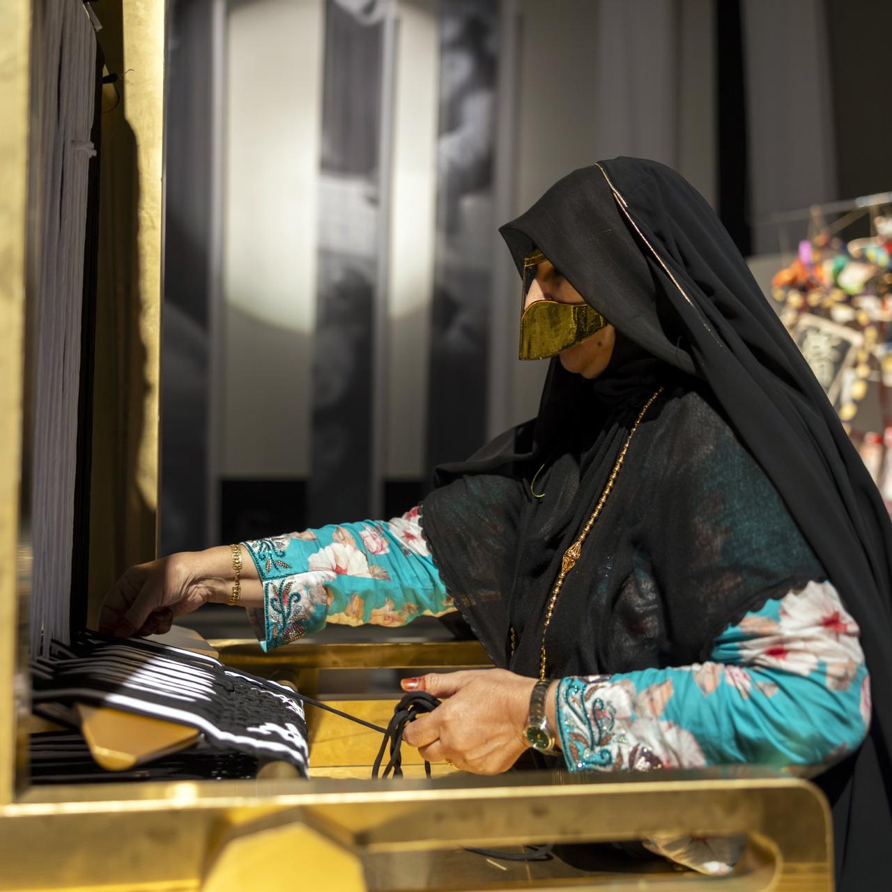 مجموعة أبوظبي للثقافة والفنون تُشرف على معرض “شركاء المجتمع” ضمن “فن أبوظبي 2025 1 3 23