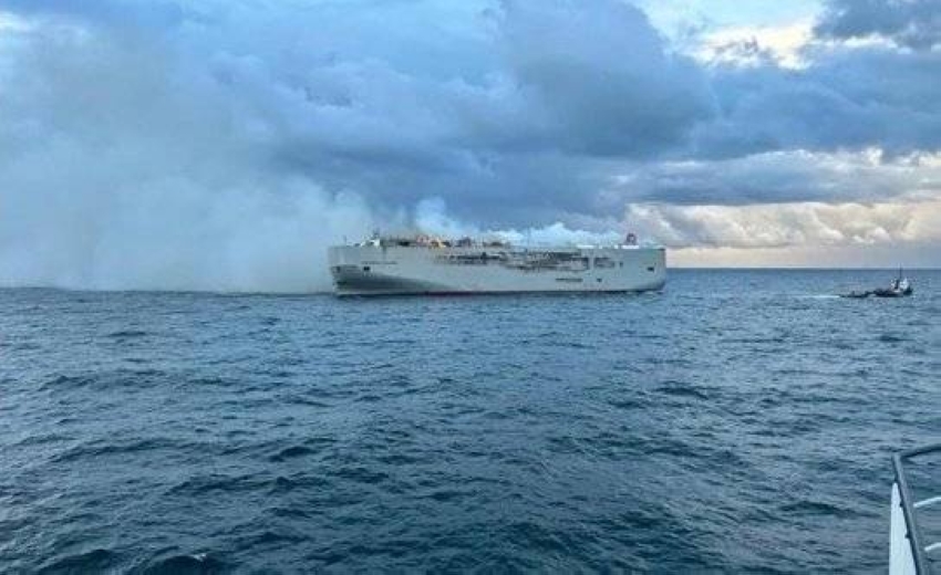 إنقاذ عشرات الصيادين العالقين في البحر بسبب الأمواج العملاقة في بيرو 1 3 3107