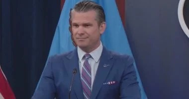 إقالة مفاجئة: وزير البحرية الأمريكي هيغسيث يطيح برئيس الأركان "جون هاريسون" 2 3 3153