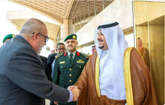 رئيس وزراء جمهورية كوبا يغادر الرياض و نائب أمير المنطقة في مقدمة مودعيه 1 33 118