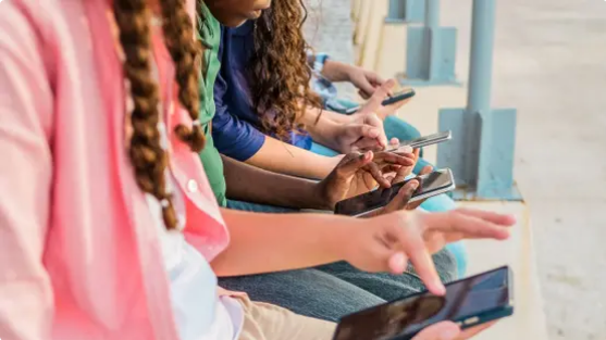 ثورة رقمية لحماية الصغار.. مصر تطلق "خطوط محمول آمنة" للأطفال لمواجهة الإباحية والألعاب الخطرة 1 33 132