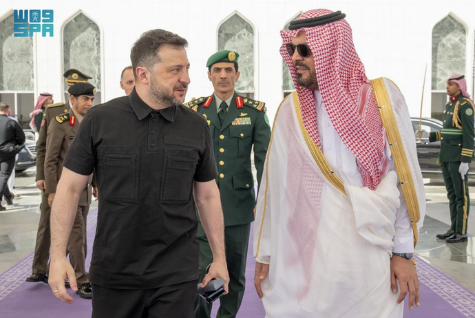 رئيس أوكرانيا يغادر جدة ونائب أمير مكة في مقدمة مودعيه 1 33 137