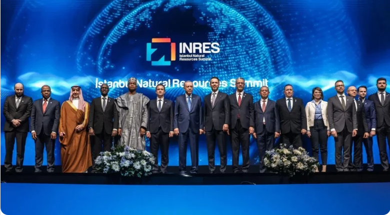 نائب وزير الصناعة والثروة المعدنية لشؤون التعدين يشارك في قمة إسطنبول للموارد الطبيعية 1 33 92