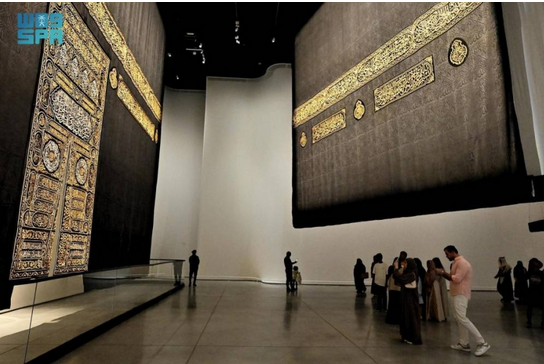 كسوة الكعبة المشرفة: عرض فريد يضيء بينالي الفنون الإسلامية بجدة 1 3320 1