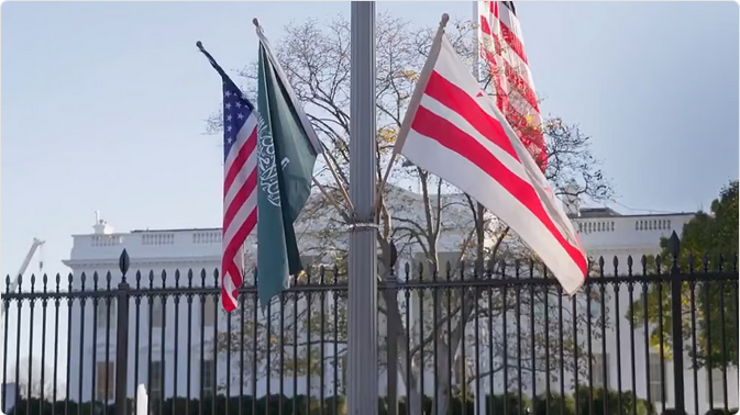 الأعلام السعودية تزين ساحة البيت الأبيض استعداداً لاستقبال ولي العهد 1 333 2 1