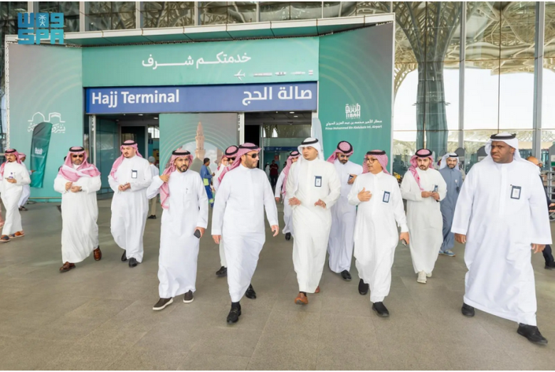 محافظ هيئة الاتصالات يتفقد جاهزية المدينة المنورة التقنية لخدمة الحجاج 1 333 78