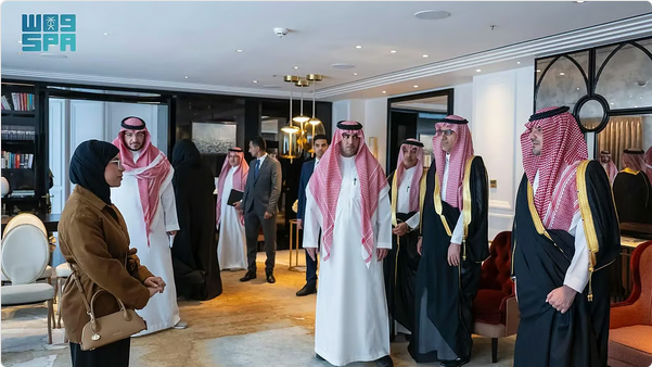 الأمير عبدالعزيز بن سعود يلتقي مبتعثي "الداخلية" في لندن ويؤكد دعم القيادة 1 333 84