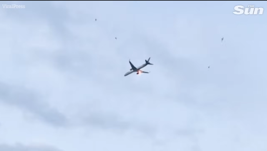 شاهد.. طائرة ألمانية تضطر لهبوط اضطراري بعد اشتعال محركها 1 333 87