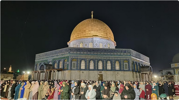 90 ألفًا يؤدون صلاتي العشاء والتراويح في رحاب المسجد الأقصى 1 34 11