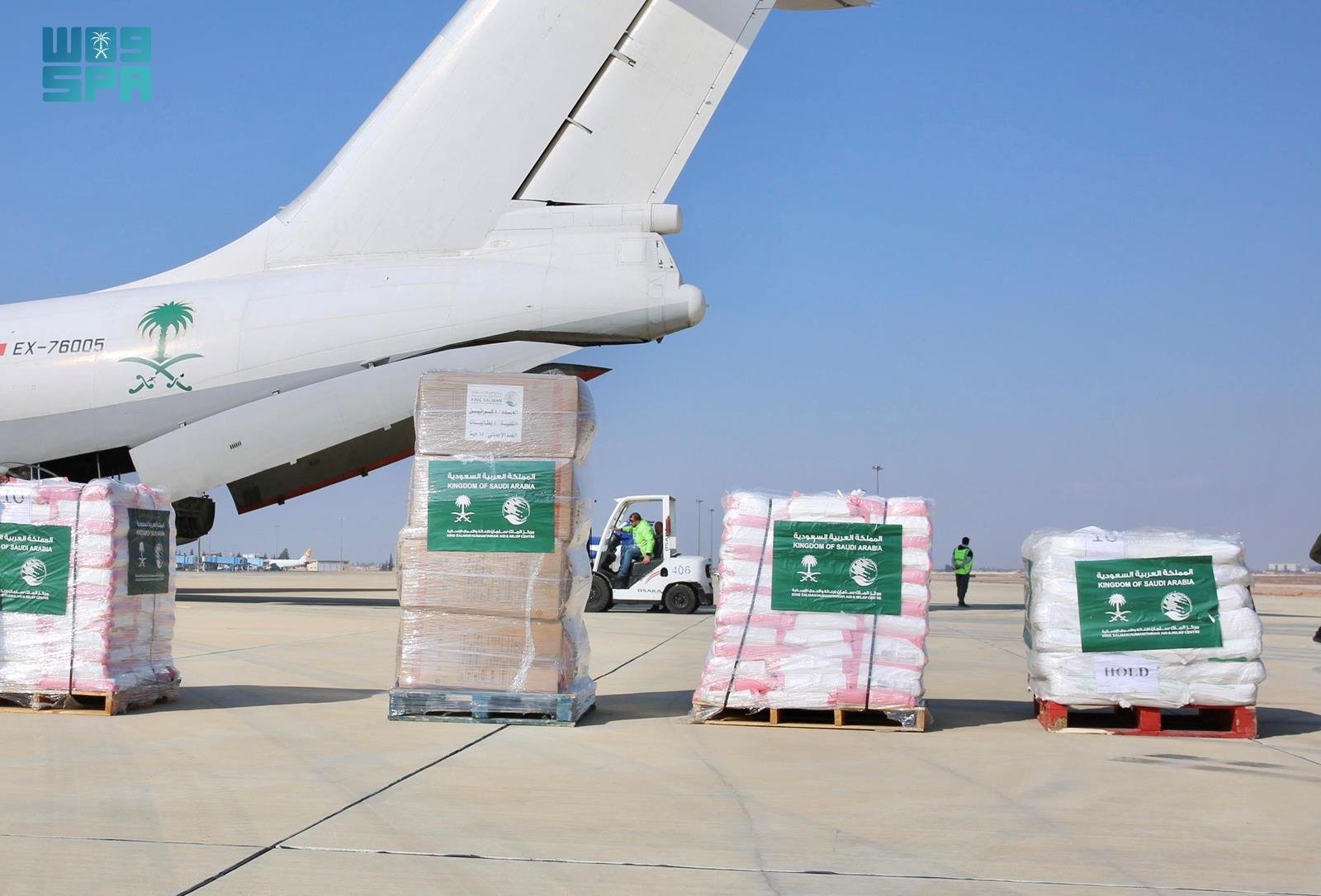 وصول الطائرة السعودية الإغاثية الـ 13 إلى مطار دمشق 1 4 2081