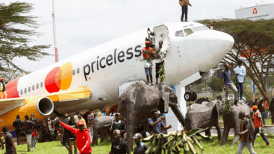 فوضى عارمة تعطل مراسم استقبال جثمان الزعيم الكيني الراحل رايلا أودينغا 5 4 321