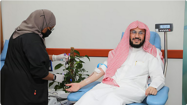 الأمين العام لهيئة كبار العلماء يشارك في حملة "اقتداء وعطاء" 1 44 95