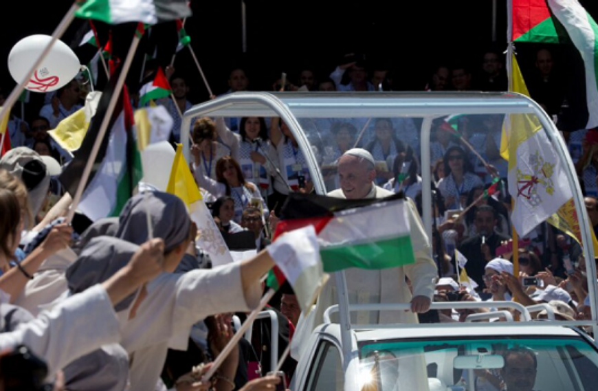 تحقيقًا لوصيته.. سيارة البابا الراحل تتحول لعيادة متنقلة لأطفال غزة 1 444 70