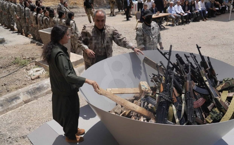 حزب العمال الكردستاني في العراق يبدأ تسليم سلاحه 1 5 310