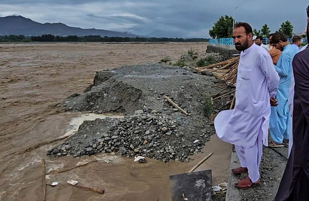 50 قتيلًا في فيضانات وانهيارات أرضية شمال باكستان 1 5 324