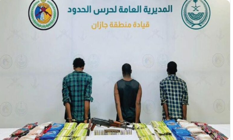 في العارضة.. حرس الحدود يضبط 3 مهربين إثيوبيين بحوزتهم 84 كجم حشيش 1 5 339