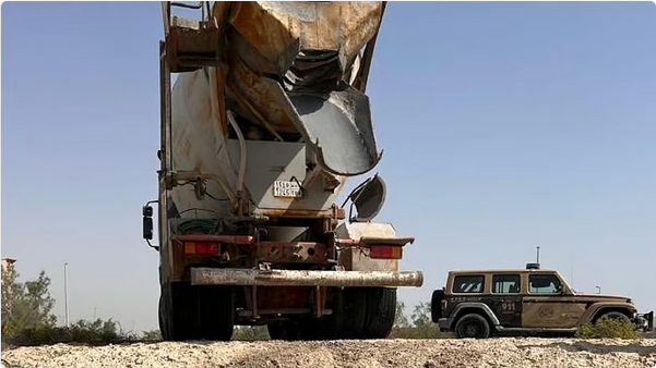 الأمن البيئي يضبط مقيمًا لتلويثه التربة بتفريغ مواد خرسانية في الشرقية 1 5 340