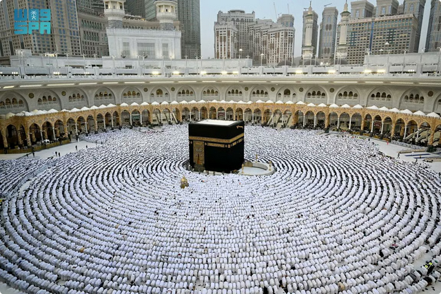 جموع المصلين يؤدون صلاة عيد الفطر في المسجدين الحرام والنبوي ومناطق المملكة 1 5 357