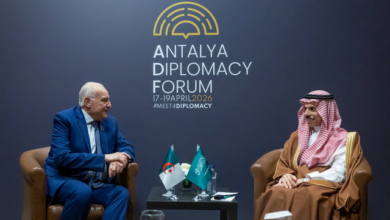وزير الخارجية يبحث مع نظيره الجزائري تعزيز العلاقات ومستجدات الأوضاع الإقليمية في أنطاليا 4 5 359