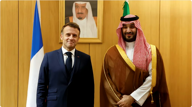 ماكرون يصف مباحثاته مع ولي العهد السعودي بـ 'نقطة تحول' نحو السلام الفلسطيني 1 55 109