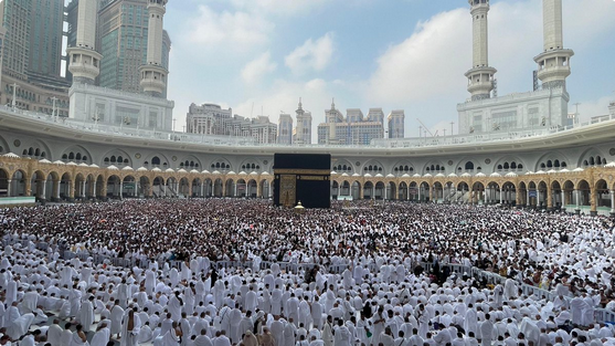 كثافة للمعتمرين بالمسجد الحرام تزامناً مع بدء الإجازة المدرسية 1 555 111