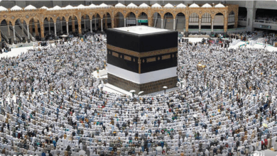 جموع المعتمرين يطوفون بالكعبة وسط أجواء روحانية عامرة بالسكينة والخشوع 6 555 94