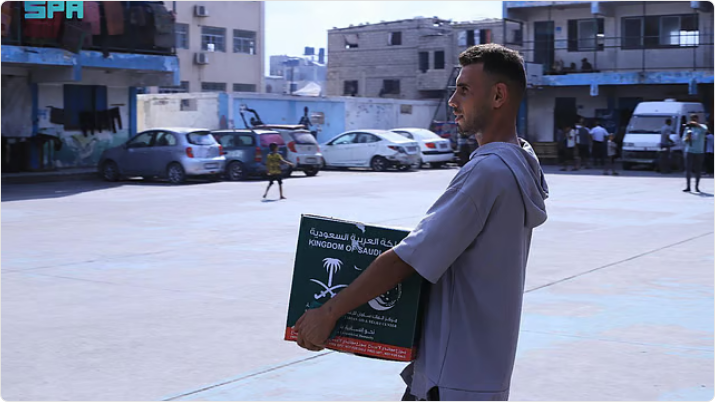 مركز الملك سلمان للإغاثة يواصل دعم قطاع غزة بتوزيع السلال الغذائية على آلاف الأسر 1 6 368