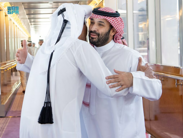 أمير قطر يغادر جدة وولي العهد يودّعه في مطار الملك عبدالعزيز 1 6 413