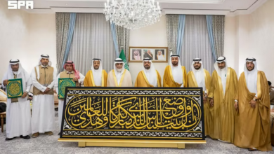 نيابةً عن خادم الحرمين الشريفين.. نائب أمير منطقة مكة المكرمة يُسلّم كسوة الكعبة المشرفة لسدنة بيت الله الحرام 3 6 423