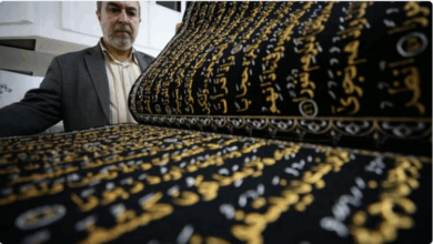 خطّاط سوريّ ينقش المصحف على القماش في 12 عامًا 4 66 106