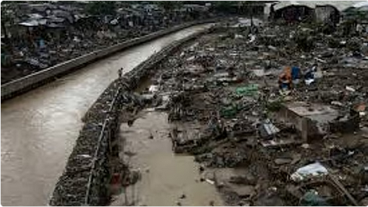 بسبب الإعصار كالمايجي..فيتنام تغلق 6 مطارات 1 66 3 1