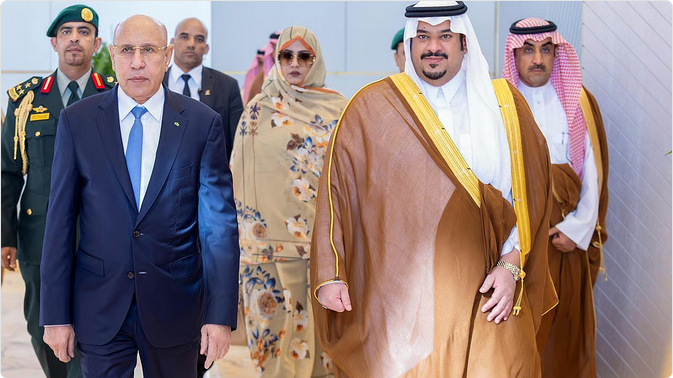 رئيس الجمهورية الإسلامية الموريتانية يغادر الرياض وفي مقدمة مودعيه نائب أمير المنطقة 1 666 109