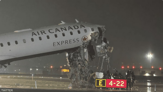 حادث مأساوي في نيويورك.. مصرع طاقم طائرة بعد اصطدامها بمركبة إطفاء في مطار لاغوارديا 1 666 3 1