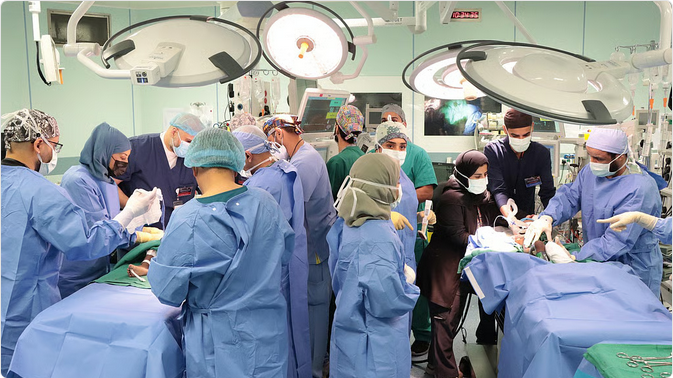 فصل التوأم السيامي الجامايكي "أزاريا وأزورا" بنجاح في مدينة الملك عبدالله التخصصي للأطفال 1 7 2 10