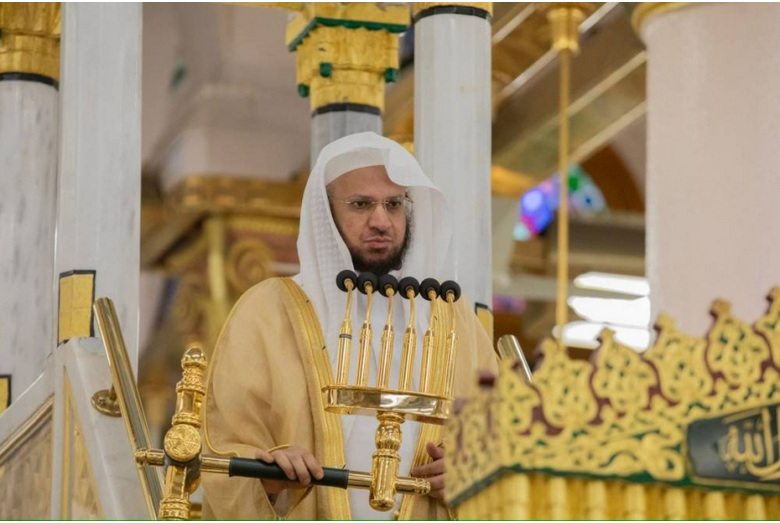 خطيب المسجد النبوي يبرز مكانة القرآن الكريم ودوره في حياة المسلم 1 7 2 4