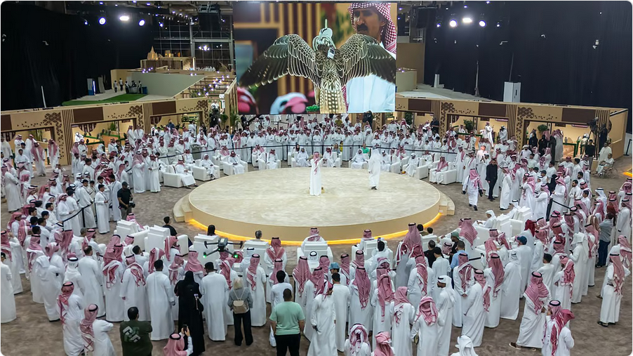 غدًا.. ختام المزاد الدولي لمزارع إنتاج الصقور 2025 1 77 104