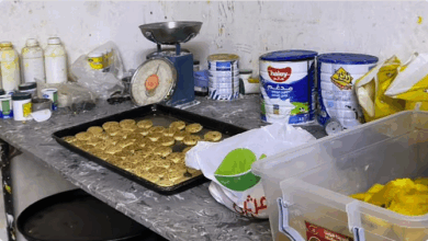 أمانة تبوك تضبط عاملاً من إحدى الجنسيات الآسيوية يقوم بتحضير الأطعمة داخل منزل شعبي 4 77 122