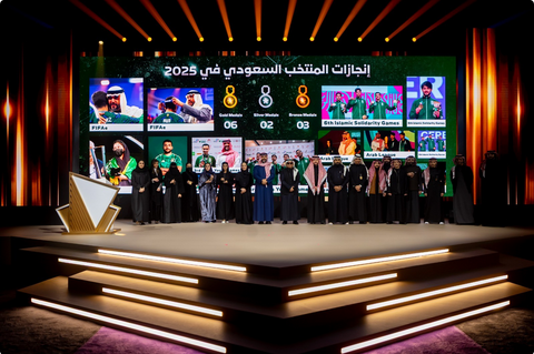 ليلة التتويج في "SEF Arena".. الاتحاد السعودي للرياضات الإلكترونية يُكرم مبدعي 2025 بـ 22 جائزة 1 77 2 13