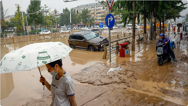 السلطات الصينية تُخلي آلاف السكان بسبب الأمطار الغزيرة والفيضانات حول بكين 1 777 72