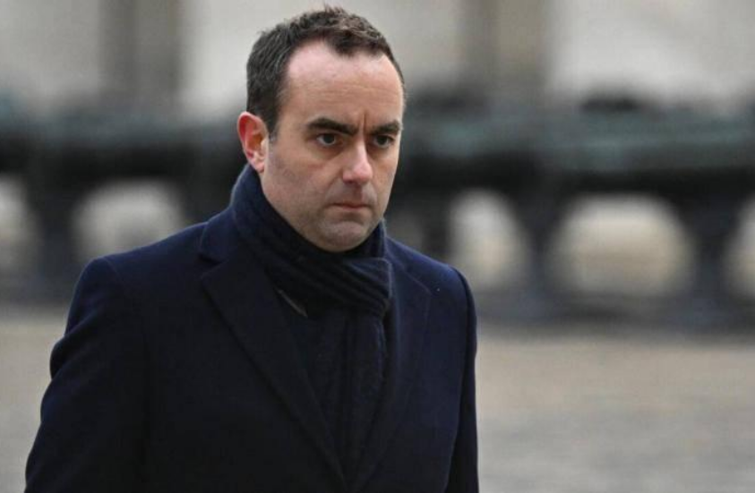 استقالة رئيس وزراء فرنسا بعد ساعات من تشكيل حكومته 1 777 98