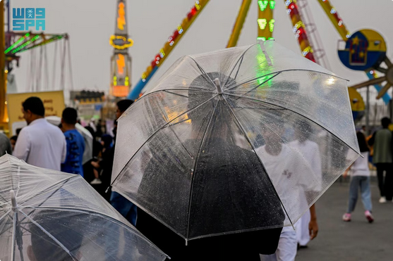 أمطار غزيرة وبَرَد ينعشان أجواء الربيع في الباحة ويجذبان الزوار 1 77777 5