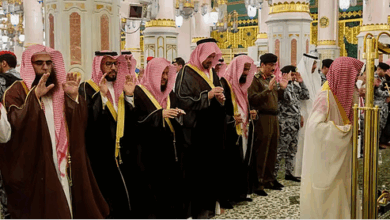 صلاة الغائب على سماحة المفتي العام للمملكة في المسجد النبوي 4 8 377