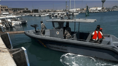 حرس الحدود بالمدينة المنورة ينقذ مواطنين تعطلت واسطتهما في عرض البحر 3 8 382