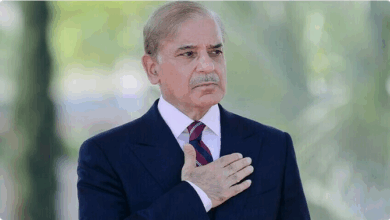 رئيس وزراء باكستان يصل الرياض ونائب أمير المنطقة في مقدمة مستقبليه 3 88 119