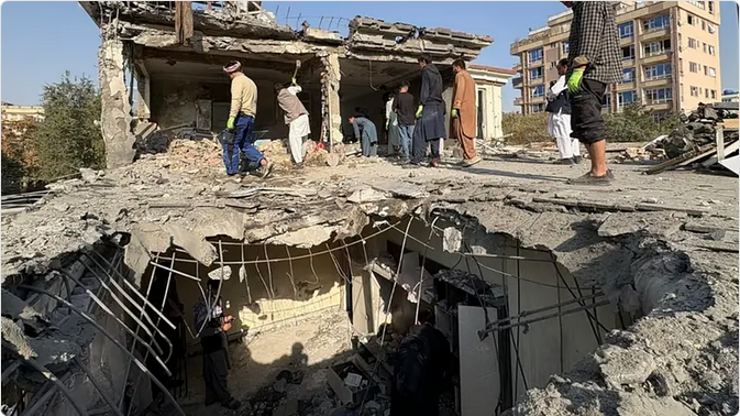 تمديد الهدنة بين كابل وإسلام آباد.. ومحادثات حاسمة في الدوحة بعد 37 قتيلاً. 1 88 128