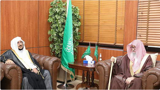 سماحة مفتي عام المملكة يستقبل وزير الشؤون الإسلامية 1 88 132