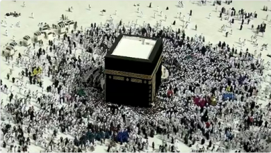 بعد غسل الكعبة المشرفة.. ضيوف الرحمن يرتشفون نفحات الإيمان 3 88 2 2