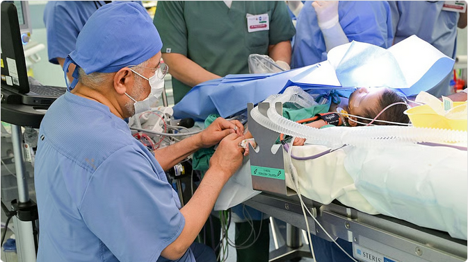 الربيعة: نسبة نجاح عملية فصل التوأم "يارا ولارا" تتجاوز 70% وبمشاركة أكثر من 38 طبيباً 1 88 2 3